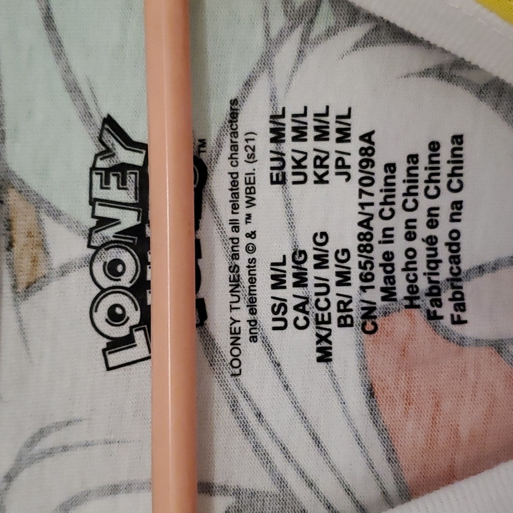 Looney Tunes Bugs Bunny Sylvester Tweety Taz and more Graphic Tee Med./Lg. - Picture 3 of 4